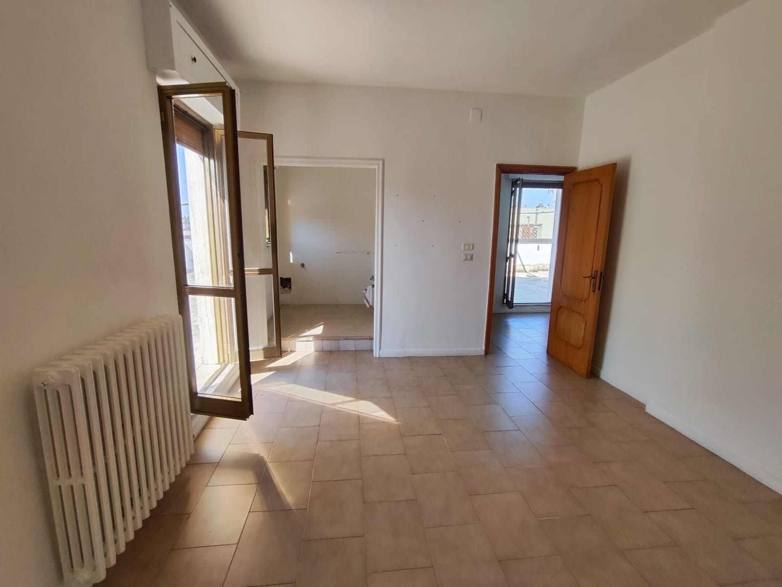 WhatsApp Image 2026-07-02 at 19.52.55 (2) Attico Luminoso ad Altamura – Terrazzo da Sogno!